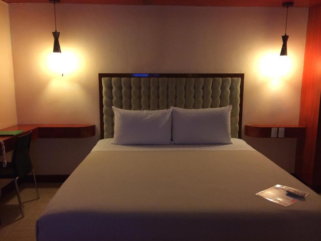 Cebu Dulcinea Hotel And Suites-Mactan Airport Hotel Lapu-Lapu City Exterior photo